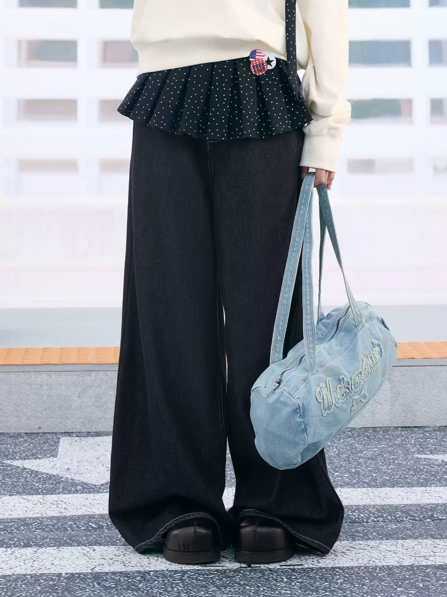 Bow & letter print denim shoulder bag